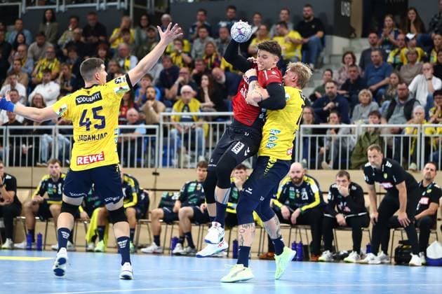 01 10 2025, xmohx, Handball DHB Pokal, Rhein Neckar Loewen SG Flensburg Handewitt v l Halil Jaganjovic Rhein Neckar Loewen Marko Grgic SG Flensburg Handewitt Edwin Aspenbäck Rhein Neckar Loewen DFL DFB REGULATIONS PROHIBIT ANY USE OF PHOTOGRAPHS as IMAGE SEQUENCES and or QUASI VIDEO Heidelberg