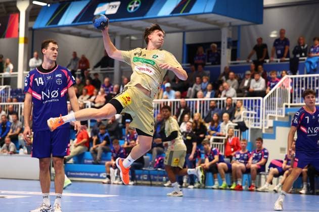 Goal throw by Thomas Alfred Solstad Burgdorf TSV Bayer Dormagen vs TSV Hannover Burgdorf, Handball, DHB Pokal, 01 10 2025 TSV Bayer Dormagen vs TSV Hannover Burgdorf, Handball, DHB Pokal, 01 10 2025 Dormagen Copyright: xEibner-Pressefotox EP_RWS