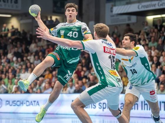 Elias Newel Frisch Auf Goeppingen, 40 is in the air, Frisch Auf Goeppingen vs SC DHfK Leipzig, Handball, DHB Pokal, Men, 2025 2026 season, 01 10 2025, Frisch Auf Goeppingen vs SC DHfK Leipzig, Handball, DHB Pokal, Men, 2025 2026 season, 01 10 2025 Goeppingen Copyright: xEibner-Pressefoto MichaelxSchmidx EP_MST