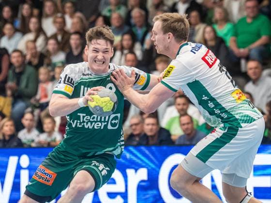 Oskar Neudeck Frisch Auf Goeppingen, 02 in duel with Adam Loenn SC DHfK Leipzig, 15 , Frisch Auf Goeppingen vs SC DHfK Leipzig, Handball, DHB Pokal, Men, Season 2025 2026, 01 10 2025, Frisch Auf Goeppingen vs SC DHfK Leipzig, Handball, DHB Pokal, Men, Season 2025 2026, 01 10 2025 Goeppingen Copyright: xEibner-Pressefoto MichaelxSchmidx EP_MST