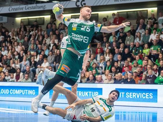 Ludvig Jurmala Astroem Frisch Auf Goeppingen, 25 asserts himself at the circle against Marko Mamic SC DHfK Leipzig, 14, Frisch Auf Goeppingen vs SC DHfK Leipzig, Handball, DHB Pokal, Men, Season 2025 2026, 01 10 2025, Frisch Auf Goeppingen vs SC DHfK Leipzig, Handball, DHB Pokal, Men, Season 2025 2026, 01 10 2025 Goeppingen Copyright: xEibner-Pressefoto MichaelxSchmidx EP_MST