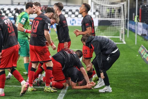 3 Liga SC Verl FC Ingolstadt 04 equalizer 2 2 goal cheer goal Simon Lorenz 32, FCI Jonas Scholz 15, FCI Marcel Costly 22, FCI Fredrik Carlsen 8, FCI head coach Sabrina Wittmann FCI Max Besuschkow 17, FCI goalkeeper Kai Eisele 25, FCI 3 Liga FC Ingolstadt 04 season 2025 2026 SC Verl