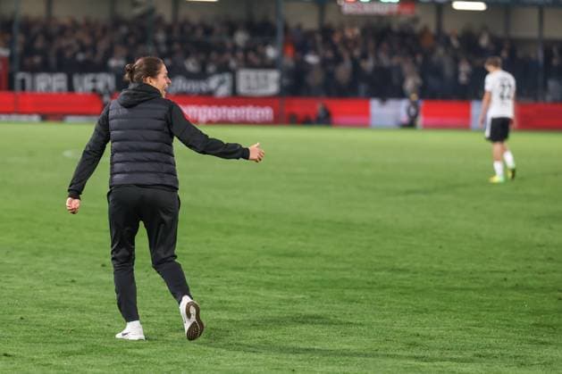 3 Liga SC Verl FC Ingolstadt 04 Equalizer 2 2 Goal Cheer Goal Simon Lorenz 32, FCI Head Coach Sabrina Wittmann FCI 3 Liga FC Ingolstadt 04 Season 2025 2026 SC Verl