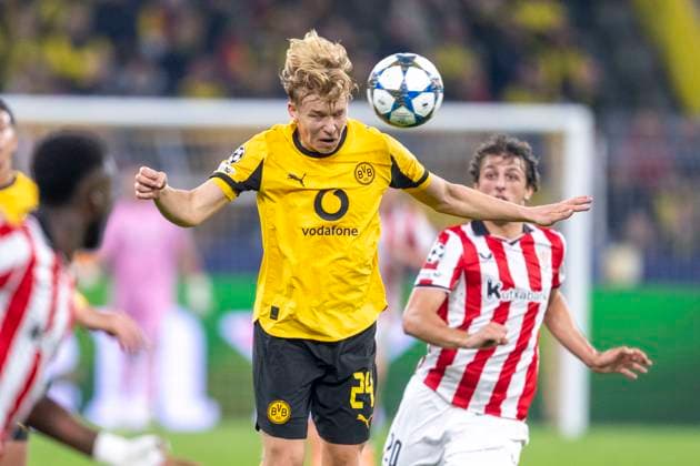 01 10 2025, Borussia Dortmund Athletik Bilbao, UEFA Champions League, Matchday 2 Header Daniel Svensson Borussia Dortmund IMPORTANT NOTICE In accordance with UEFA regulations, it is prohibited to use or have used photographs taken in the stadium and or of the match in the form of sequential images and or video-like photo series Copyright: xDavidxInderliedx