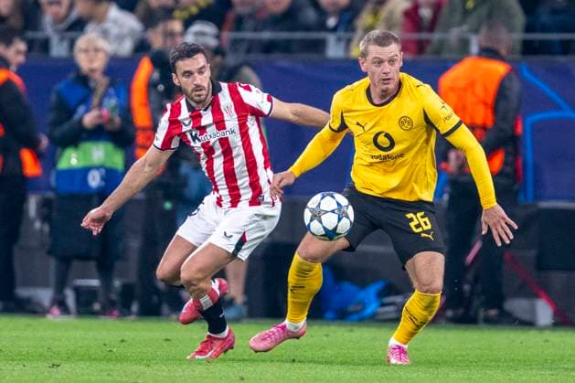 01 10 2025, Borussia Dortmund Athletik Bilbao, UEFA Champions League, Matchday 2 Bilbaos Inigo Lekue l and Julian Ryerson Borussia Dortmund fight for the ball IMPORTANT NOTE In accordance with UEFA regulations, it is prohibited to use or have used photographs taken in the stadium and or of the match in the form of sequential images and or video-like photo series Copyright: xDavidxInderliedx