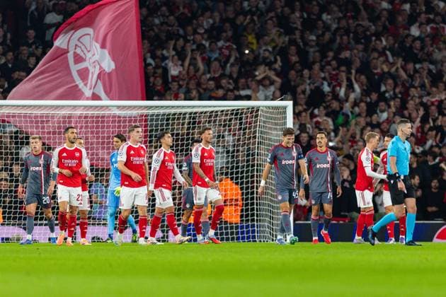 Arsenal v Olympiacos Champions League 01 10 2025. GOAL 1-0. Arsenal forward Gabriel Martinelli (11) celebrates with teammates after scoring a goal during the Champions League match between Arsenal and Olympiacos at the Emirates Stadium, London, England on 1 October 2025. London Emirates Stadium Greater London England Editorial use only , Copyright: xToyinxOshodix PSI-22955-0011