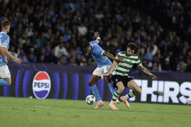 Champions League match SSC Napoli vs Sporting Clube de Portugal Napoli s Brazilian defender Juan Jesus challenges for the ball with Sporting s Greek forward Fotis Ioannidis during the Uefa champions league match between SSC Napoli vs Sporting Clube de Portugal at the Diego Armando Maradona Stadium in Naples on October 1, 2025. _BPH9270 Copyright: xAntonioxBalascox