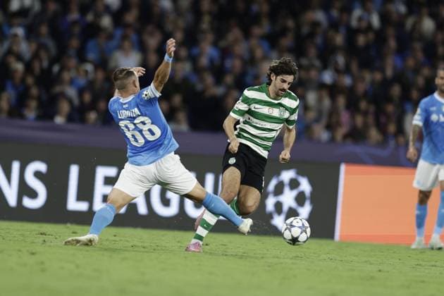 Champions League match SSC Napoli vs Sporting Clube de Portugal Sporting s Portuguese forward Trincao challenges for the ball with Napoli s Slovak midfielder Stanislav Lobotka during the Uefa champions league match between SSC Napoli vs Sporting Clube de Portugal at the Diego Armando Maradona Stadium in Naples on October 1, 2025. _BPH9599 Copyright: xAntonioxBalascox