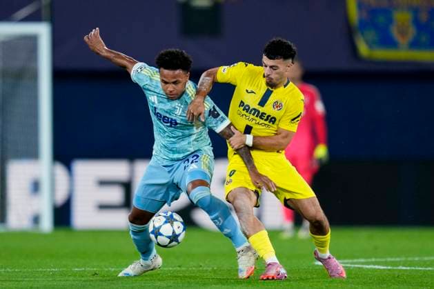 ESP: FC Barcelona, Barca v Paris Saint Germain. UEFA Champions League. Matchday 2. Weston McKennie of Juventus FC and Georges Mikautadze of Villarreal CF during the UEFA Champions League match, between Villarreal CF and Juventus FC, Matchday 2, La Ceramica Stadium on October 1, 2025 in Villarreal, Spain. kpng Copyright: xSergioxRuizx xImagox PS_251001_VIL_JUV_2526_431