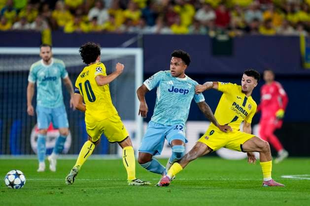 ESP: FC Barcelona, Barca v Paris Saint Germain. UEFA Champions League. Matchday 2. Weston McKennie of Juventus FC and Georges Mikautadze of Villarreal CF during the UEFA Champions League match, between Villarreal CF and Juventus FC, Matchday 2, La Ceramica Stadium on October 1, 2025 in Villarreal, Spain. kpng Copyright: xSergioxRuizx xImagox PS_251001_VIL_JUV_2526_432