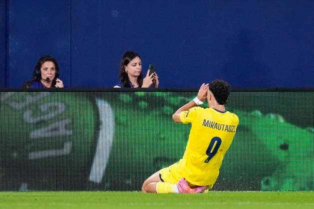 Villarreal CF v Juventus - UEFA Champions League 2025 26 League Phase MD2 Georges Mikautadze centre-forward of Villarreal and Georgia celebrates after scoring his sides first goal during the UEFA Champions League 2025 26 League Phase MD2 match between Villarreal CF and Juventus at Estadio de la Ceramica on October 1, 2025 in Villarreal, Spain. Villarreal Castellon Spain  Copyright: xJosexBretonx originalFilename:bretonhernandez-villarre251001_np6SU.jpg