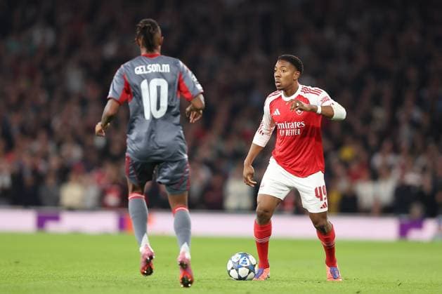 Arsenal FC v Olympiacos FC, Champions League Myles Lewis-Skelly of Arsenal takes on Gelson Martins of Olympiacos during the Arsenal FC v Olympiacos FC UEFA Champions League Round One Group Stage match at the Arsenal Stadium, London, England, United Kingdom on 1 October 2025 Credit: Katie Chan Every Second Media Editorial use only. All images are copyright Every Second Media Limited. No images may be reproduced without prior permission. Copyright: xIMAGO EveryxSecondxMediax ESM-1605-0030 KatiexChanx xEveryxSecondxMediax