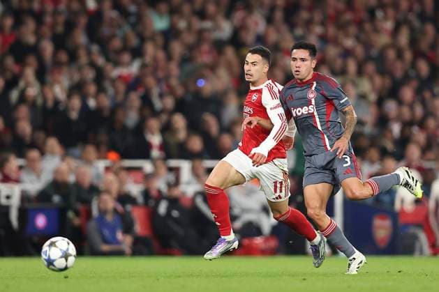 Arsenal FC v Olympiacos FC, Champions League Gabriel Martinelli of Arsenal and Francisco Ortega of Olympiacos during the Arsenal FC v Olympiacos FC UEFA Champions League Round One Group Stage match at the Arsenal Stadium, London, England, United Kingdom on 1 October 2025 Credit: Katie Chan Every Second Media Editorial use only. All images are copyright Every Second Media Limited. No images may be reproduced without prior permission. Copyright: xIMAGO EveryxSecondxMediax ESM-1605-0037 KatiexChanx xEveryxSecondxMediax
