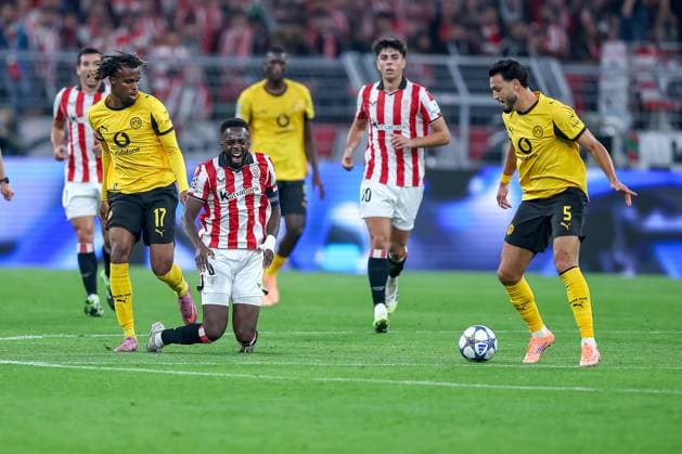 01 10 2025, Football, UEFA Champions League, Borussia Dortmund Athletic Club Bilbao, BVB Stadion, 2 Matchday, Season 2025 2026 Carney Chukwuemeka BVB 17 in duel against Inaki Williams Bilbao 09 Regulations prohibit any use of photographs as image sequences and or quasi video Nordrhein Westfalen Germany
