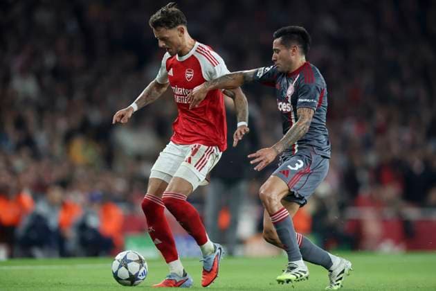 Arsenal FC v Olympiacos FC - UEFA Champions League 2025 26 League Phase MD2 Ben White of Arsenal and Francisco Ortega of Olympiakos challenge during the UEFA Champions League 2025 26 League Phase MD2 match between Arsenal FC and Olympiacos FC at Arsenal Stadium on October 1, 2025 in London, England. London Arsenal Stadium England United Kingdom Copyright: xNigelxFrench Sportsphoto APLx 14136678