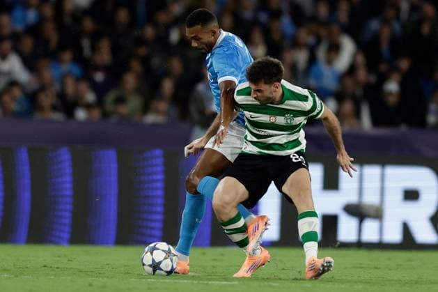 CALCIO - UEFA Champions League - SSC Napoli vs Sporting CP Napoli s Brazilian defender Juan Jesus challenges for the ball with Sporting s Greek forward Fotis Ioannidis during the Uefa champions league match between SSC Napoli vs Sporting Clube de Portugal at the Diego Armando Maradona Stadium in Naples on October 1, 2025. Naples Italy  Copyright: xIPAxSport ABACAx