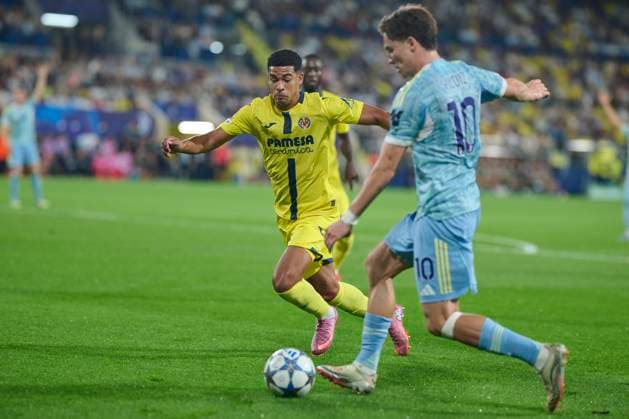 UEFA Champions League 2025 26 League Phase MD2 Alvaro Santiago Mourino Gonzalez of Villareal CF (L) and Kenan Yildiz of Juventus FC (R) seen in action during the UEFA Champions League 2025 26 League Phase MD2 match between Villareal CF and Juventus FC at Estadio de la Ceramica, (Villareal ) on September 30, 2025. Villareal Estadio de la Ceramica Castellon Spain Copyright: xVIENTExVIDALx