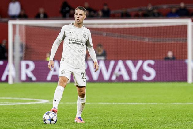 Joey Veerman of PSV Eindhoven runs with the ball Bayer 04 Leverkusen v PSV Eindhoven, UEFA Champions League 2025 26 League Phase MD2, Bayer 04 Leverkusen v PSV Eindhoven, BayArena, October 1, 2025, Leverkusen, Germany.