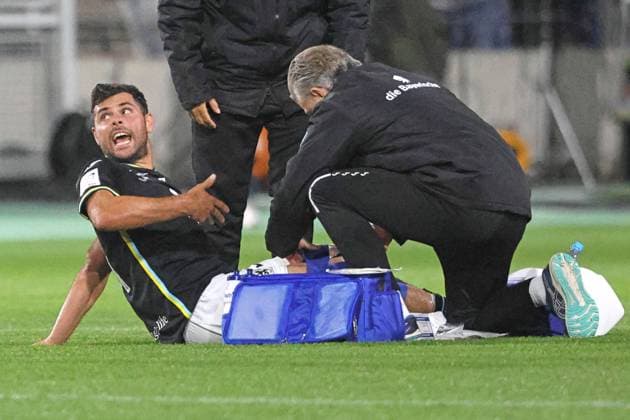 31 Kevin Volland 1860 is injured and being treated, Football 3 Liga TSV 1860 München FC Viktoria Köln Grünwalderstadion 01 10 2025 PHOTO Mladen Lackovic LakoPress
