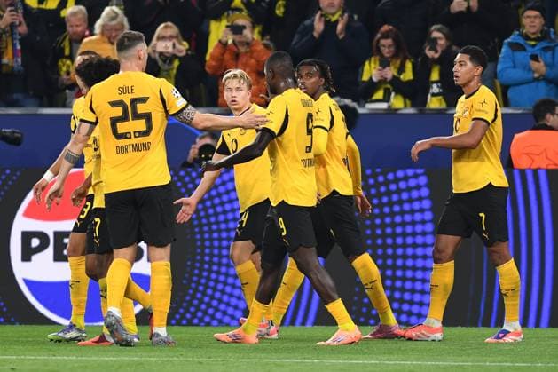 Daniel Svensson (Borussia Dortmund) Torjubel, jubelt mit seiner Mannschaft nach dem Treffer zum 1:0 waehrend des Spiels der UEFA Champions League 2025 26, 2. Spieltag Ligaphase zwischen Borussia Dortmund und Athletic Club Bilbao, SIGNAL IDUNA PARK am 01. October 2025 in Dortmund, Deutschland. (Foto von Ralf Treese DeFodi Images) +++ Daniel Svensson (Borussia Dortmund) Torjubel, jubelt mit seiner Mannschaft nach dem Treffer zum 1:0 during the UEFA Champions League 2025 26 League Phase MD2 match between Borussia Dortmund and Athletic Club at BVB Stadion Dortmund on October 1, 2025 in Dortmund, Germany. (Photo by Ralf Treese DeFodi Images) Daniel Svensson Borussia Dortmund goal celebration, celebrates with his team after scoring 1 0 during the UEFA Champions League 2025 26 League Phase MD2 match between Borussia Dortmund and Athletic Club Bilbao at BVB Stadion Dortmund on October 1, 2025, Dortmund, Germany Photo by Ralf Treese DeFodi Images Daniel Svensson Borussia Dortmund goal celebration, celebrates with his team after scoring 1 0 during the UEFA Champions League 2025 26 League Phase MD2 match between Borussia Dortmund and Athletic Club at BVB Stadion Dortmund on October 1, 2025 in Dortmund, Germany Photo by Ralf Treese DeFodi Images