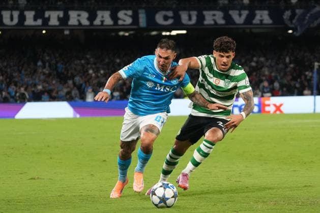 October 1, 2025, Napoli, ITALY: Napoli™s forward Matteo Politano (L) in action during the UEFA Champions League leg match between SSC Napoli and Sporting Lisboa at Diego Armando Maradona stadium in Naples, Italy, 1 October 2025 .ANSA CESARE ABBATE. UEFA Champions League -SSC Napoli Vs Sporting Lisboa  - ZUMAa110 20251001_zaf_a110_043 Copyright: xCesarexAbbatex