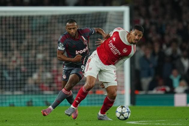 Ayoub El Kaabi of Olympiakos and William Saliba of Arsenal Arsenal v Olympiakos, UEFA Champions League, Group Stage, Football, Emirates Stadium, London, UK - 01 Oct 2025London Emirates Stadium United Kingdom EDITORIAL USE ONLY No use with unauthorised audio, video, data, fixture lists, club league logos or live services. Online in-match use limited to 120 images, no video emulation. No use in betting, games or single club league player publications. Copyright: xJoexToth Shutterstockx 15504044aa