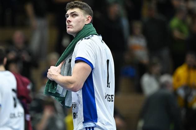 Nicolaj Jorgensen HSV Hamburg, 11 looks disappointed at the scoreboard after the defeat HC Elbflorenz 2006 vs HSV Hamburg, DHB Pokal Herren, Spielzeit 2025 2026, 01 10 2025 HC Elbflorenz 2006 vs HSV Hamburg DHB Pokal Herren, Spielzeit 2025 2026, 01 10 2025 Dresden Copyright: xEibner-Pressefoto xHoepnerx EP_PHR