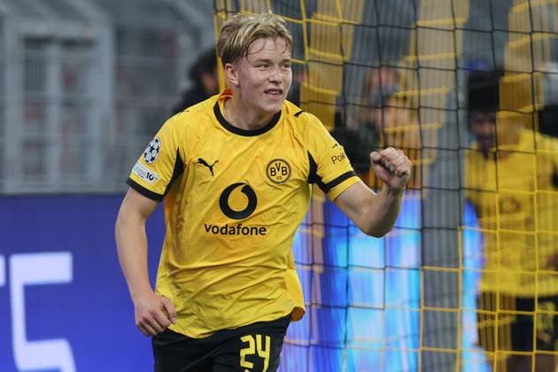 UEFA Champions League Borussia Dortmund Athletic Bilbao on 01 10 2025 at Signal Iduna Park in Dortmund Cheering, goal celebration, goal scorer, goal scorer Daniel Svensson Dortmund 24 cheers after his goal for 1 to 0 MH
