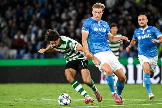 Francisco Trincao of Sporting CP and Rasmus Hojlund of SSC Napoli compete for the ball during the UEFA Champions League 2025 2026 football match between SSC Napoli and Sporting CP at Diego Armando Maradona stadium in Naples (Italy), October 1, 2025. andreaxstaccioli