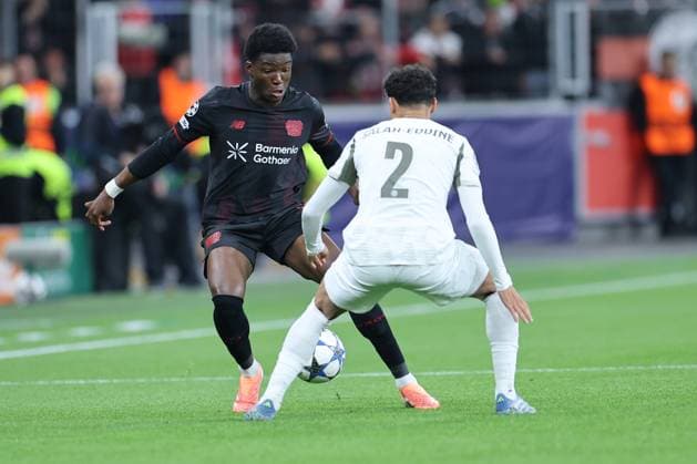 GER, UEFA CL, match day 2, league phase, Bayer 04 Leverkusen GER vs PSV Eindhoven NED , 01 10 2025, BayArena, Leverkusen, GER, UEFA CL, match day 2, league phase, Bayer 04 Leverkusen GER vs PSV Eindhoven NED , , pictured Anass Salah Eddine PSV Endhoven 2 , in duel against Alex Tape Leverkusen 16 , nordphotoxGmbHx xMeuter nph00351