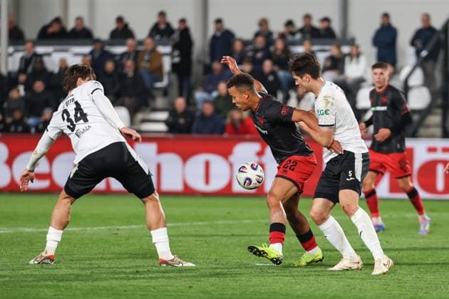 3 Liga SC Verl FC Ingolstadt 04 duel Battle for the ball Marcel Costly 22, FCI Ens Martin 5 Verl Otto Fynn 34 Verl 3 Liga FC Ingolstadt 04 Season 2025 2026 SC Verl
