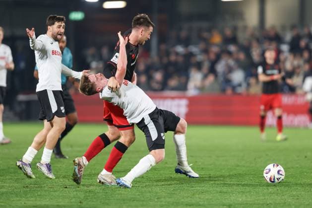 3 Liga SC Verl FC Ingolstadt 04 duel Battle for the ball Max Besuschkow 17, FCI Waidner Dennis 8 Verl Taz Berkan 10 Verl 3 Liga FC Ingolstadt 04 Season 2025 2026 SC Verl