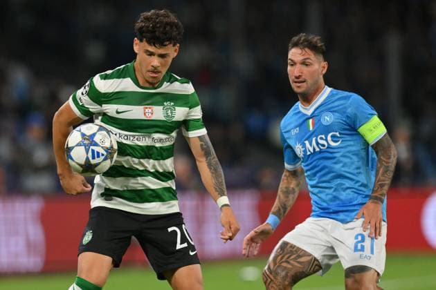 Matteo Politano of SSC Napoli, Maximiliano Araujo of Sporting CL during the match of Uefa Champions League between S.S.C. Napoli and Sporting CL at the Maradona Stadium on Oct 1, 2025 in Naples, Italy. during SSC Napoli vs Sporting CP, UEFA Champions League football match in Naples, Italy, October 01 2025  Copyright: xRobertoxRamaccia IPAxSportx xipa-agency.netx xx IPA_66021496 IPA_Agency_IPA66021496