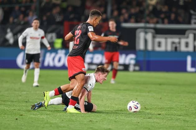 3 Liga SC Verl FC Ingolstadt 04 Marcel Costly 22, FCI Waidner Dennis 8 Verl duel Fight for the ball 3 Liga FC Ingolstadt 04 Season 2025 2026 SC Verl