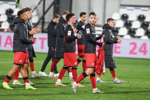 3 Liga SC Verl FC Ingolstadt 04 Players thank the fans Max Besuschkow 17, FCI Davide Sekulovic 33, FCI Marcel Costly 22, FCI 3 Liga FC Ingolstadt 04 Season 2025 2026 SC Verl