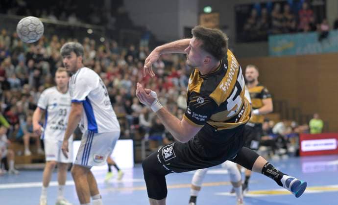 01 10 2025, Dresdens Timo Löser successful, HC Elbflorenz Dresden HSV Hamburg, Handball, DHB Pokal, HC Elbflorenz Dresden VfL Lübeck Schwartau, c Dresden