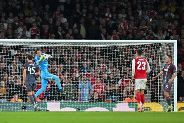 Konstantinos Tzolakis of Olympiacos collects the high ball during the first half of the UEFA Champions League match between Arsenal and Olympiakos at the Emirates Stadium, London, England on 1 October 2025. Copyright: xPhilxHutchinsonx 44060009