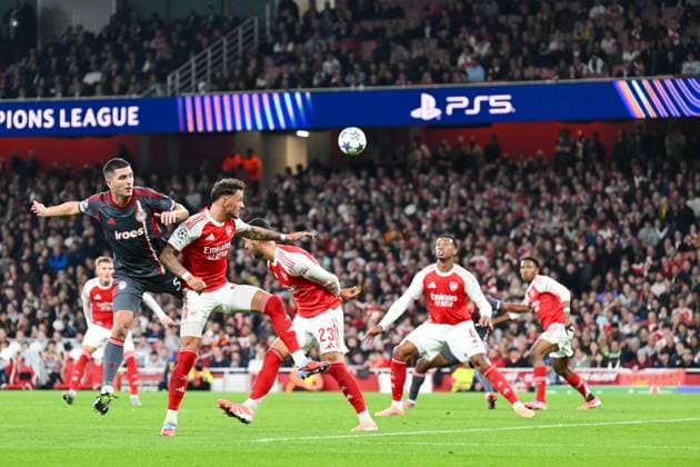 Lorenzo Pirola of Olympiacos and Ben White of Arsenal FC challenge for the high ball during the UEFA Champions League match between Arsenal and Olympiakos at the Emirates Stadium, London, England on 1 October 2025. Copyright: xPhilxHutchinsonx 44060011