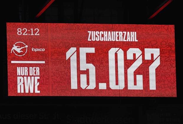 Rot Weiss Essen TSG Hoffenheim U23 FOR EDITORIAL PURPOSES ONLY p Soccer 3 Liga 9 Matchday Rot Weiss Essen TSG Hoffenheim U23 on 01 10 2025 at Stadion an der Hafenstrasse in Essen The scoreboard shows the number of spectators Germany North Rhine-Westphalia Essen Copyright ThorstenxTillmann Copyright: ThorstenxTillmann doc82mvq88l6xxws8m0l01 ,EDITORIAL USE ONLY Copyright: ThorstenxTillmann