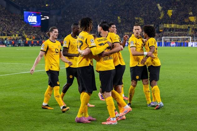 01 10 2025, UEFA Champions League, Matchday 2, Borussia Dortmund Athletic Club Bilbao, BVB players celebrate the 1-0 goal by Daniel Svensson Borussia Dortmund , Dortmund Signal Iduna Park NRW Germany xRHR PHOTO DEx Copyright: DennisxEwert RHR-FOTOx RHR-FOTO DE