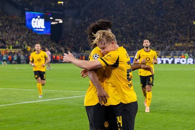 01 10 2025, UEFA Champions League, Matchday 2, Borussia Dortmund Athletic Club Bilbao, f l Karim Adeyemi Borussia Dortmund , Daniel Svensson Borussia Dortmund celebrate the goal for 1 0, Dortmund Signal Iduna Park NRW Germany xRHR PHOTO DEx Copyright: DennisxEwert RHR-FOTOx RHR-FOTO DE