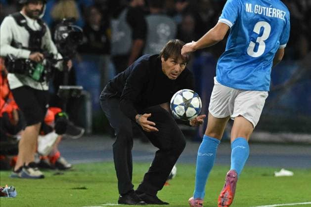 Antonio Conte Coach of SSC Napoli in action during the Uefa Champions League between SSC Napoli vs Sporting Clube de Portugal at Stadio Diego Armando Maradona  Copyright: xAgostinoxGemito IPAxSportx xipa-agency.netx xx IPA_66021784 IPA_Agency_IPA66021784