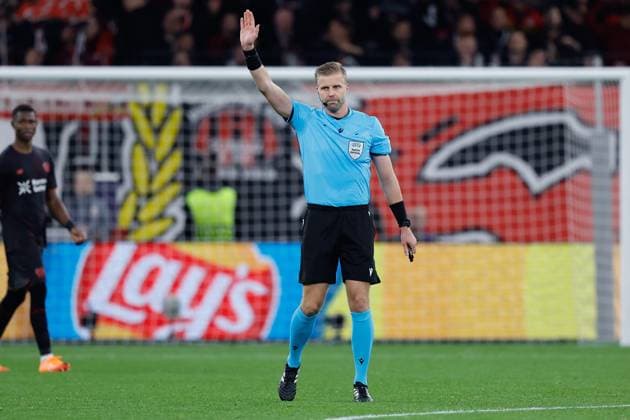 LEVERKUSEN , 01-10-2025 , BayArena , season 2025 2026 , UEFA Champions League football League phase matchday 2 , match between Bayer Leverkusen and PSV , picture shows referee Glenn Nyberg Leverkusen - PSV  x31310553x Copyright: