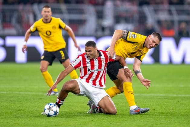 01 10 2025, Borussia Dortmund Athletik Bilbao, UEFA Champions League, Matchday 2 Bilbaos Sannadi l and Niklas Süle Borussia Dortmund fight for the ball IMPORTANT NOTE In accordance with UEFA regulations, it is prohibited to use or allow the use of photographs taken in the stadium and or of the match in the form of sequential images and or video-like photo series Copyright: xDavidxInderliedx