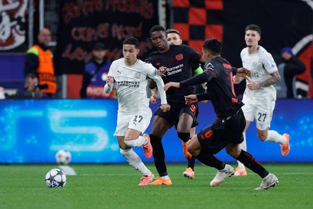 LEVERKUSEN , 01-10-2025 , BayArena , season 2025 2026 , UEFA Champions League football League phase matchday 2 , match between Bayer Leverkusen and PSV , picture shows PSV player Mauro Junior Leverkusen - PSV  x31311160x Copyright:
