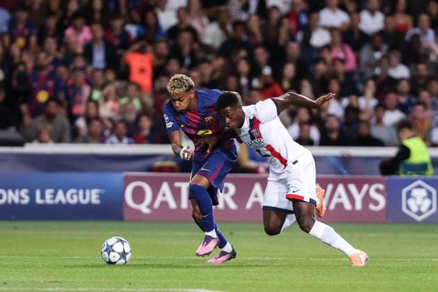 October 1, 2025, Barcelona, Barcelona, SPAIN: Lamine Yamal of FC Barcelona, Barca and Nuno Mendes of Paris Saint-Germain FC compete for the ball during the UEFA Champions League 2025 26 League Phase MD2, match between FC Barcelona and Paris Saint-Germain at Estadi Olimpic Lluis Companys on October 01, 2025 in Barcelona, Spain. Barcelona SPAIN - ZUMAa181 20251001_zaa_a181_025 Copyright: xJavierxBorregox