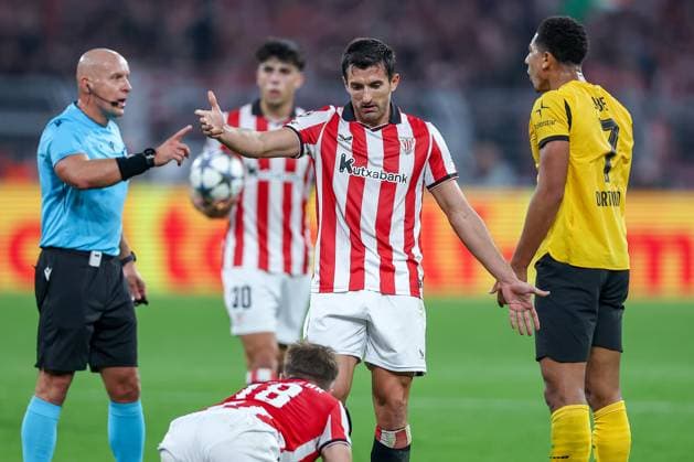 01 10 2025, Football, UEFA Champions League, Borussia Dortmund Athletic Club Bilbao, BVB Stadion, 2 Matchday, Season 2025 2026 Dani Vivian Bilbao 03 gesticulating Regulations prohibit any use of photographs as image sequences and or quasi video Nordrhein Westfalen Germany