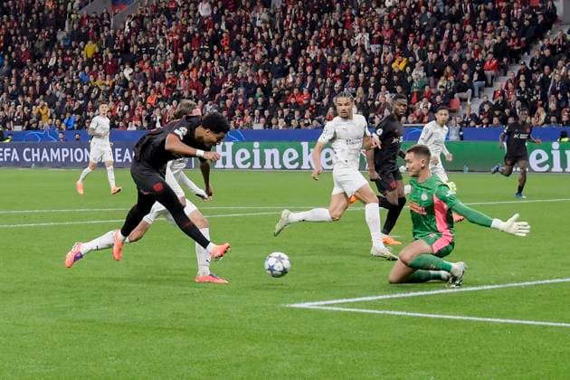 Penalty area scene Goal chance from Malik Tillman Leverkusen 10 01 10 2025 Soccer Champions League, Bayer Leverkusen vs PSV Eindhoven, BayArena, Leverkusen, Copyright: xpepphotox xHorstxMauelshagenx pep00321, pep_20251001_hm_149329