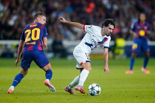 ESP: FC Barcelona, Barca v Paris Saint Germain. UEFA Champions League. Matchday 2. Vitinha of Paris Saint Germain FC and Dani Olmo of FC Barcelona during the UEFA Champions League match, between FC Barcelona and Paris Saint Germain PSG, Lluis Companys Stadium on October 1, 2025 in Barcelona, Spain. kpng Copyright: xSergioxRuizx xPRESSINx PS_2501001_BAR_PSG_2526_027