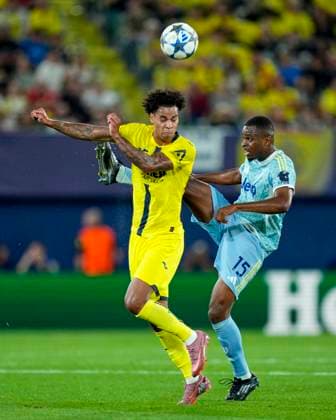 ESP: FC Barcelona, Barca v Paris Saint Germain. UEFA Champions League. Matchday 2. Tajon Buchanan of Villarreal CF and Pierre Kalulu of Juventus FC during the UEFA Champions League match, between Villarreal CF and Juventus FC, Matchday 2, La Ceramica Stadium on October 1, 2025 in Villarreal, Spain. kpng Copyright: xSergioxRuizx xImagox PS_251001_BAR_PSG_2526_460